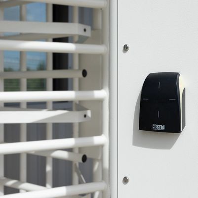 Contrôle d'accès par badge dans un datacenter sécurisé
