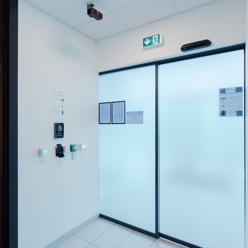 Security airlock at Thésée Datacenter